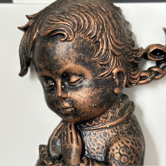 Vintage Praying boy and girl wall plaques by Syroco Coppercraft Guild - Picture 7 of 8